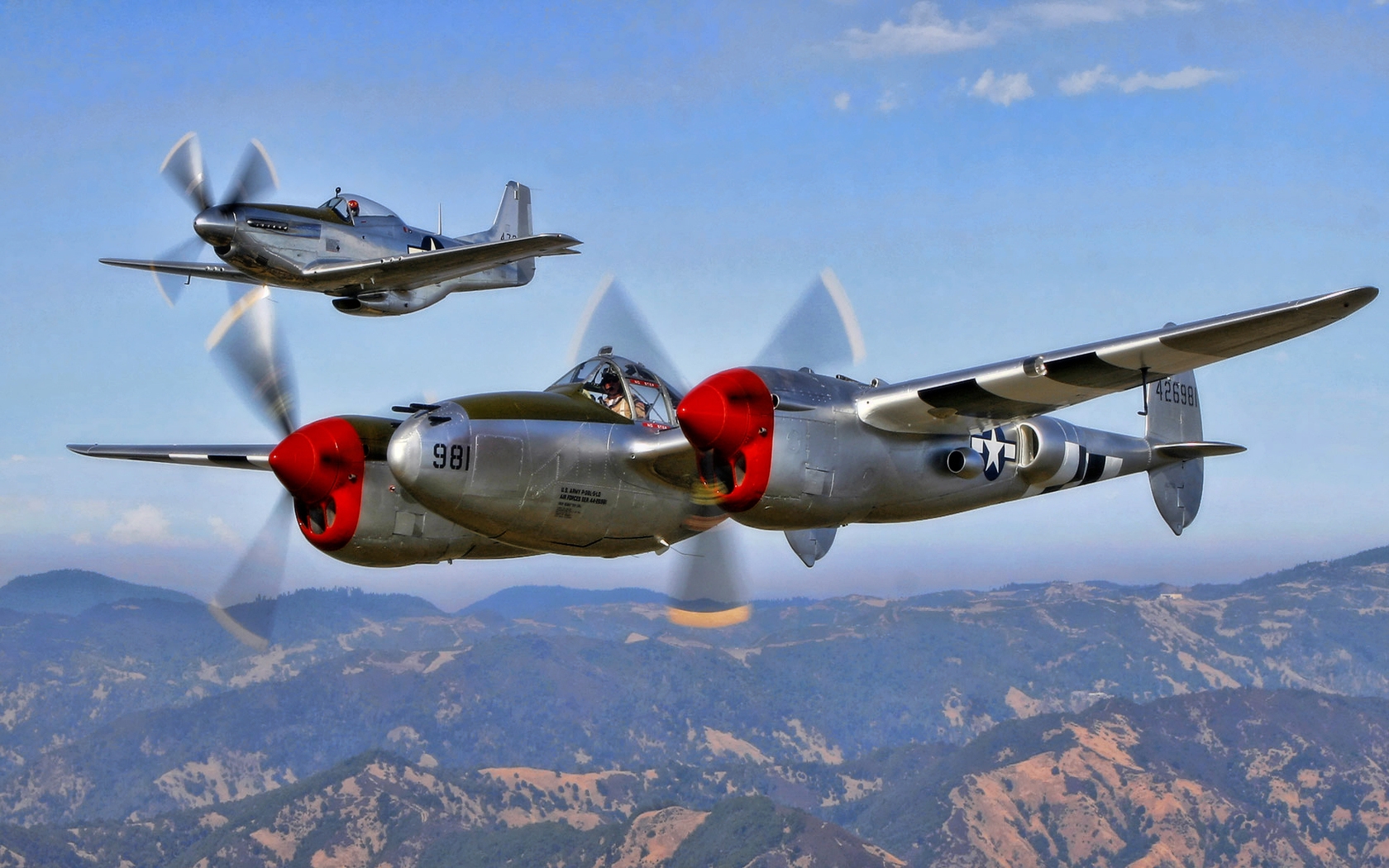P-38-P-51---Ph-Roger-Cain.jpg