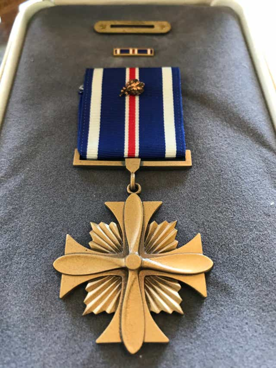 Distinguished-Flying-Cross w. bronze oak leaf.png